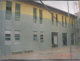 Fachada da escola recém construída